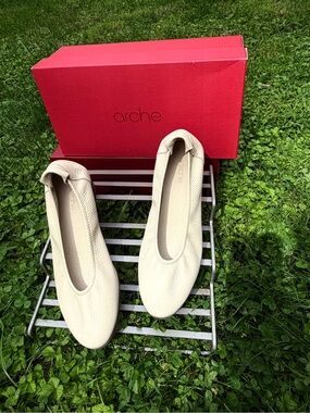 Arche Cream Leather Ballet Flats
